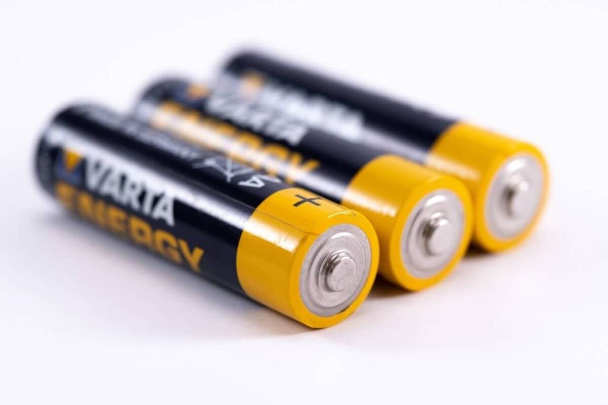 Can you use non rechargeable batteries in solar lights?